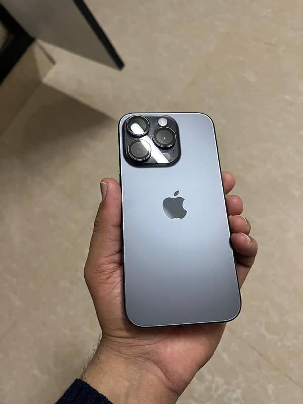 I phone 15 pro with box and invoice i store 2