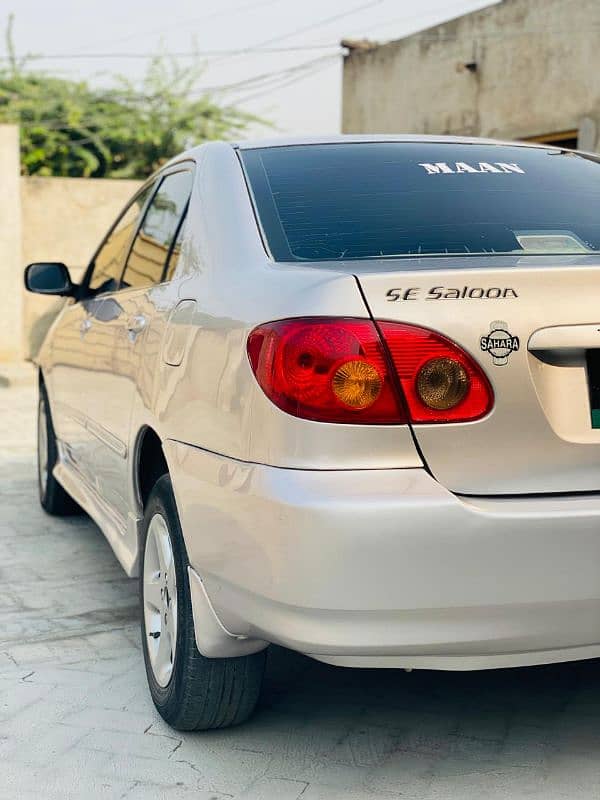 Toyota Corolla SE saloon 2003 1