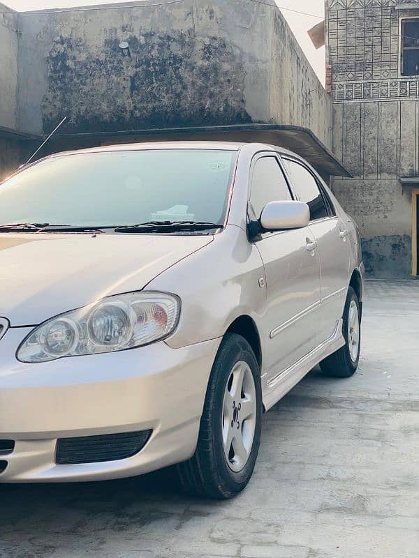 Toyota Corolla SE saloon 2003 4