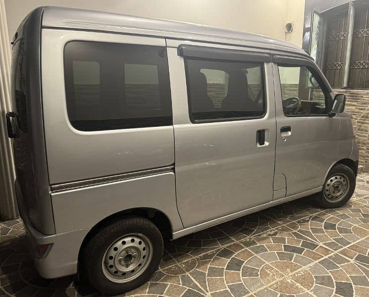 Daihatsu Hijet 2018 3