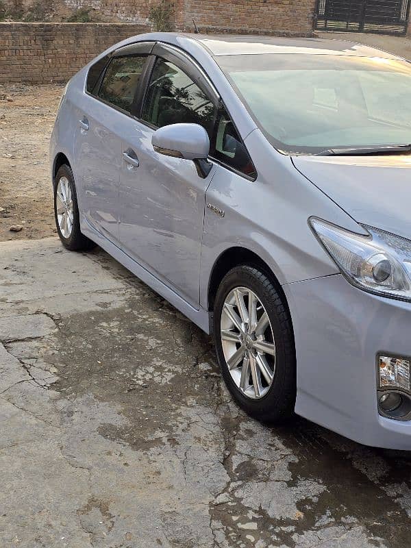 Toyota Prius 2011 3