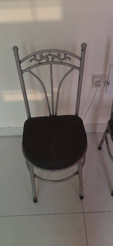 two room chair (metal) 1