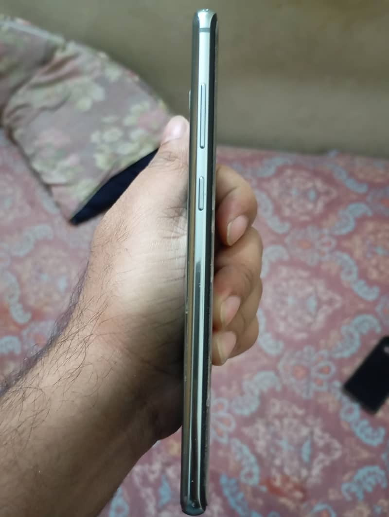 Samsung Mobile S10 Plus 3