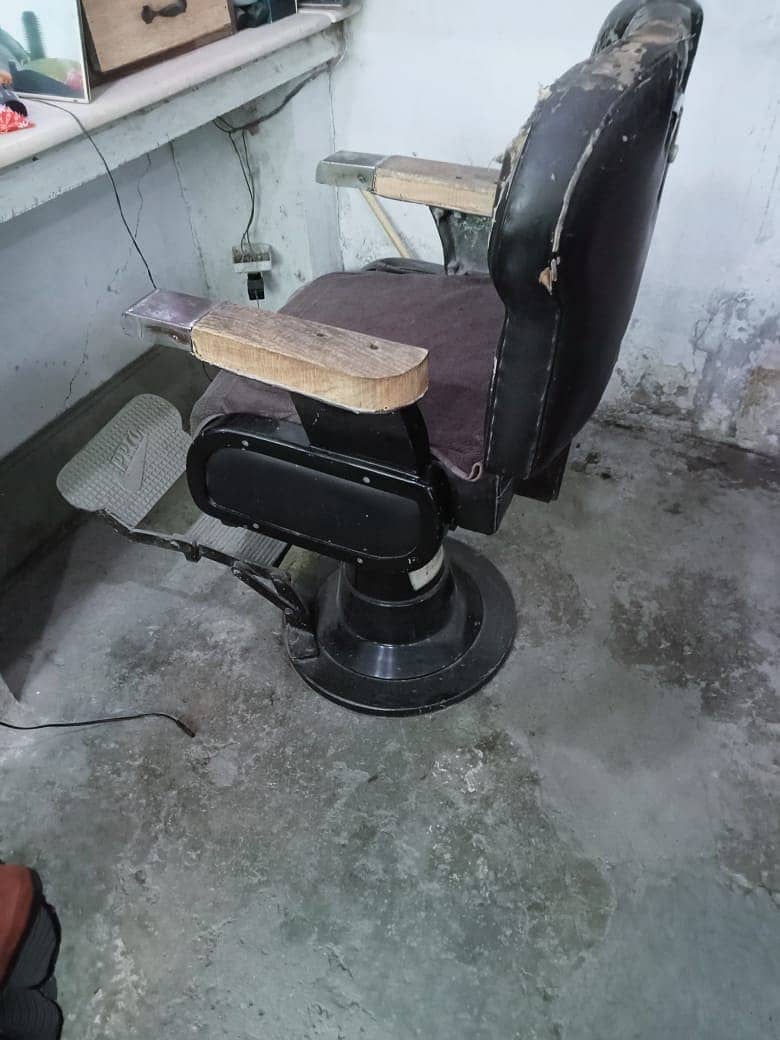 Chair for sale urgent 3