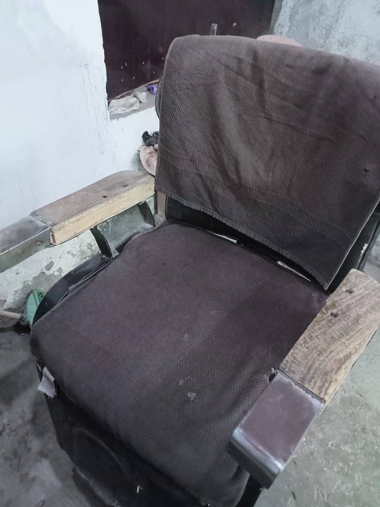 Chair for sale urgent 4