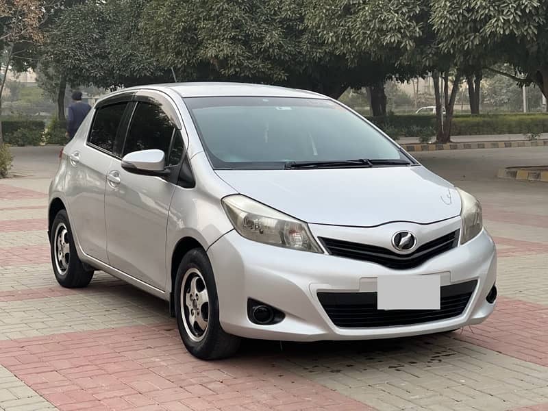 TOYOTA VITZ  2011 MODEL 2015 LAHORE EXCELLENT 2012 1