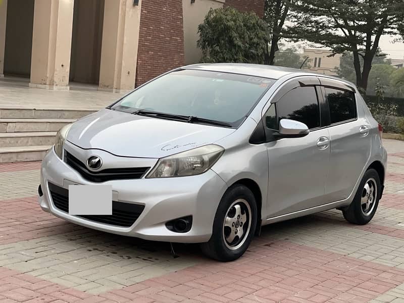 TOYOTA VITZ  2011 MODEL 2015 LAHORE EXCELLENT 2012 2