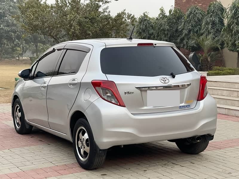 TOYOTA VITZ  2011 MODEL 2015 LAHORE EXCELLENT 2012 4