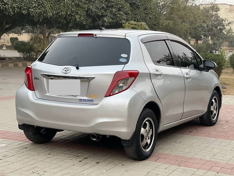 TOYOTA VITZ  2011 MODEL 2015 LAHORE EXCELLENT 2012 5