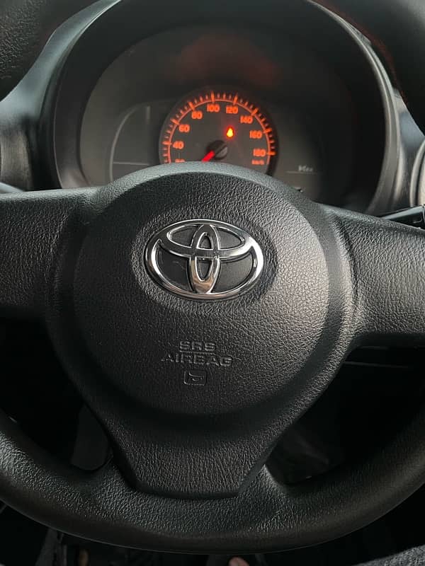 TOYOTA VITZ  2011 MODEL 2015 LAHORE EXCELLENT 2012 8