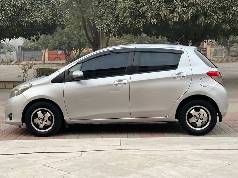 TOYOTA VITZ  2011 MODEL 2015 LAHORE EXCELLENT 2012 18