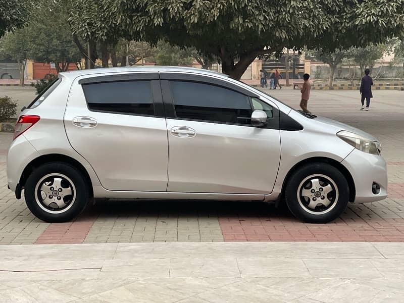 TOYOTA VITZ  2011 MODEL 2015 LAHORE EXCELLENT 2012 19