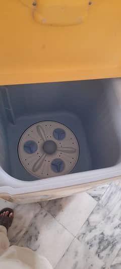 0311/4276-690 LARGE WASHING MACHINE EXCELLENT CONDITION FOR SALE