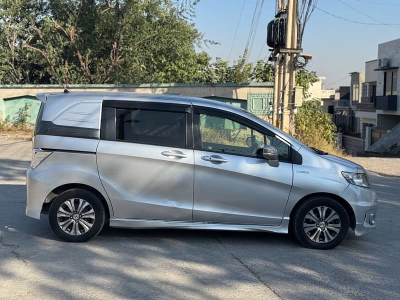 Honda Freed/spike 12 model 17 import isb reg total genuine urgent sale 3