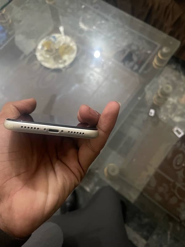 iphone11 128gb battery health93% panel change 2 month working 4