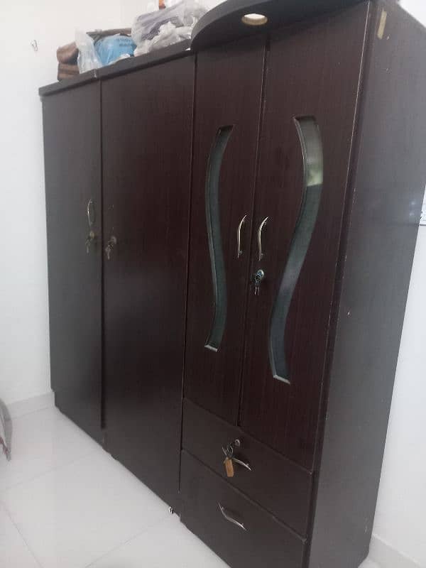 Divider and cupboard. . . 3 separate door 2