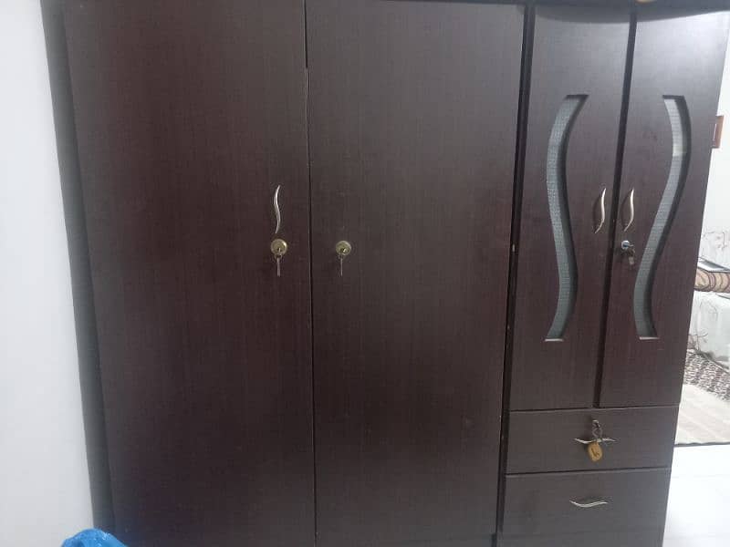 Divider and cupboard. . . 3 separate door 5