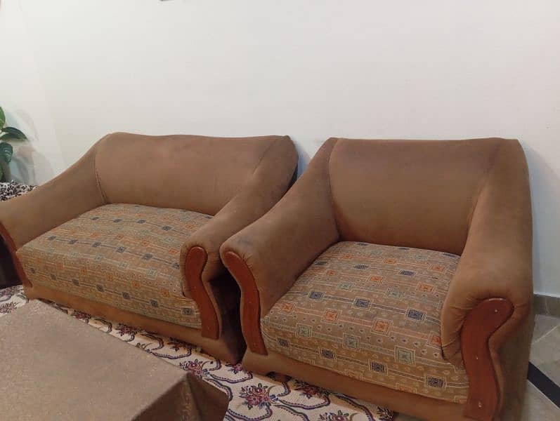 Seven seater sofa set for sale, price is negotiable 0