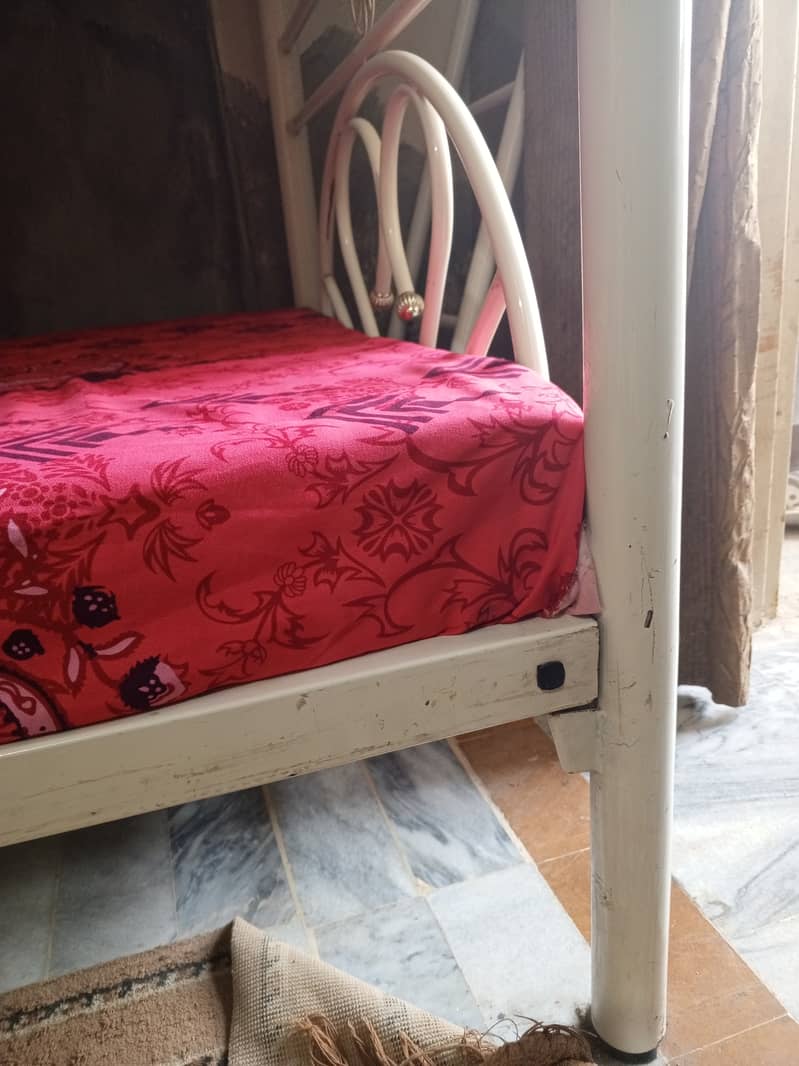 Iron bunk bed condition 10/9 space issue without matress 0