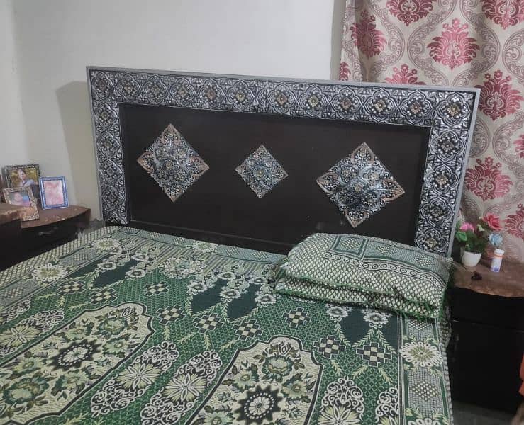 Bed  with dressing for sale 0