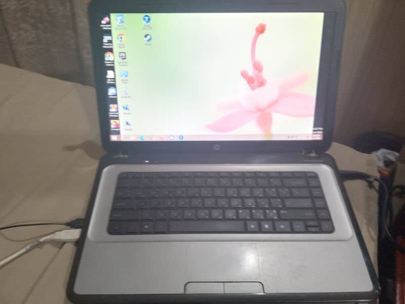 hp elitebook dilverey awailable free read the description 2