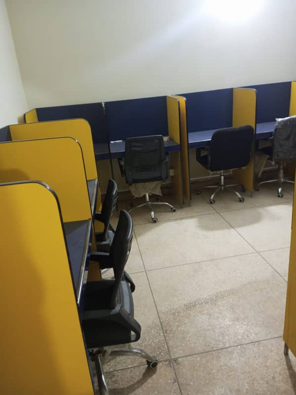 COMMERCIAL PORTION FOR RENT Gulshan e iqbal 13C FIRST FLOOR 240GZ 5