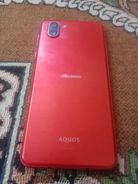 Aquos R3 5