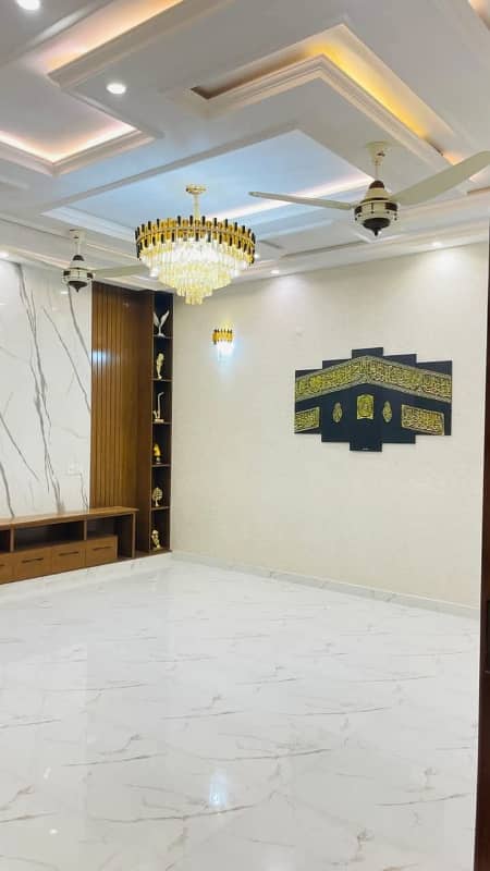 gulshan e iqbal block 5 upper portion 4 bed dd well maintained reday to move 6