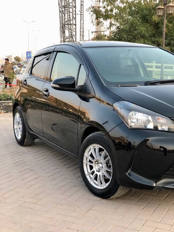 Toyota Vitz 2015 4