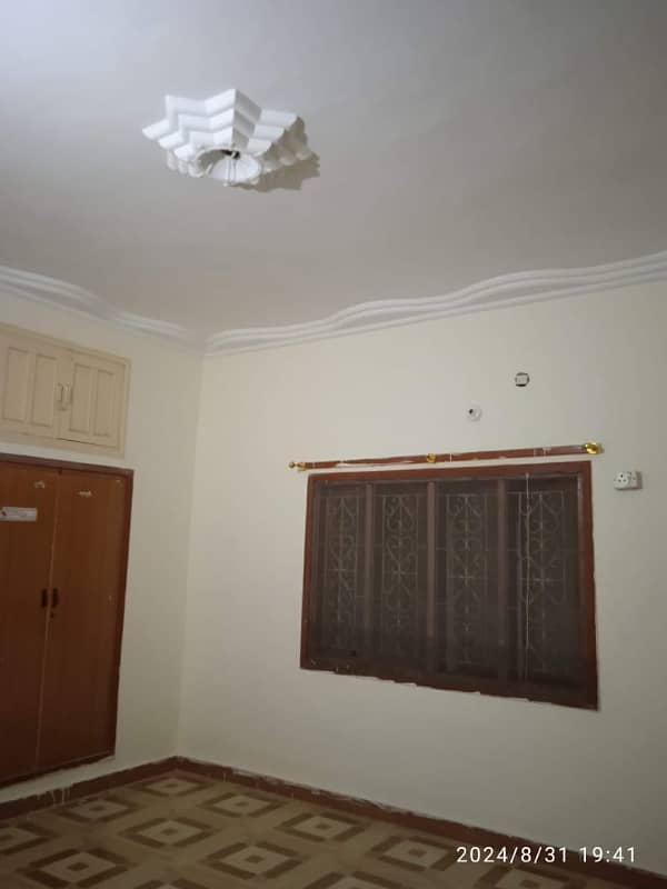 gulshan e iqbal block 1 lower portion 2 bed dd well maintained reday to move 1