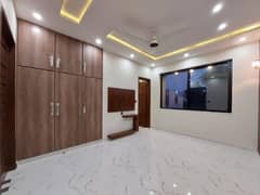 10 Marla House For Rent Available Janiper Block Bahria Town Lahore