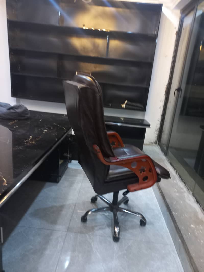 Executive Office Chair 7