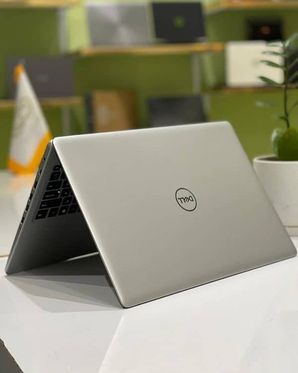 Dell Insipiron Glossy Core i7 8th Generation 8GB Ram DDR4 / 256GB SSD 2