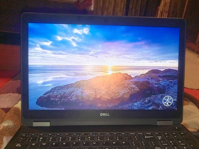 DELL Latitude E5570 2