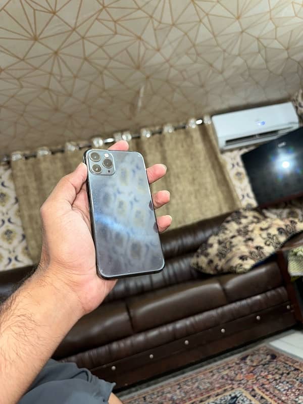 iphone 11 pro urgent sale plzz jis na lana wo he contact kara 0