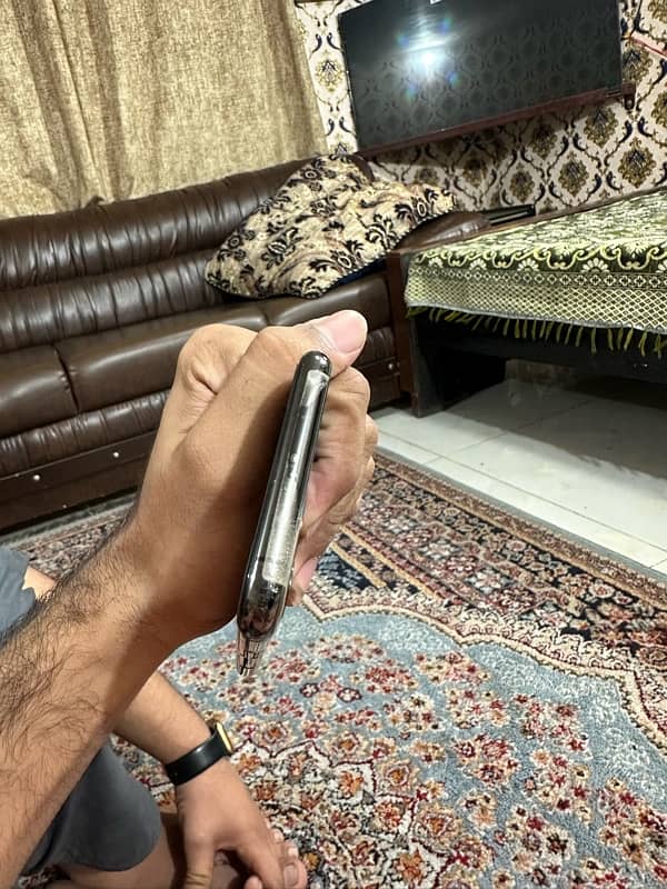 iphone 11 pro urgent sale plzz jis na lana wo he contact kara 5