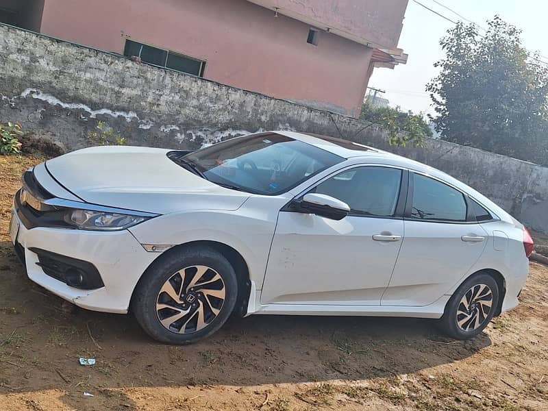 Honda Civic 2018 4