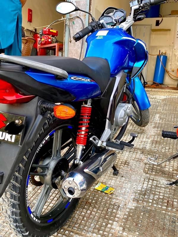 SUZUKI GSX 125 2