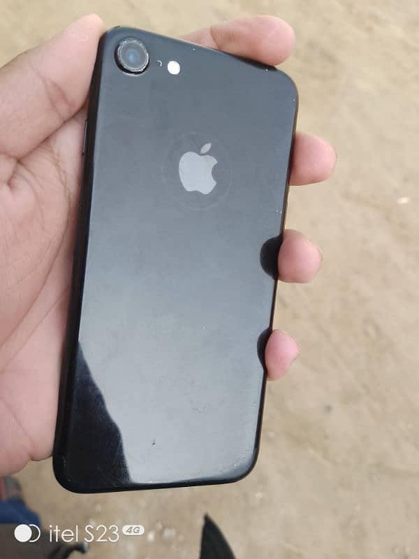 I phone 7. non pta . 256gb. Finger ok . 3