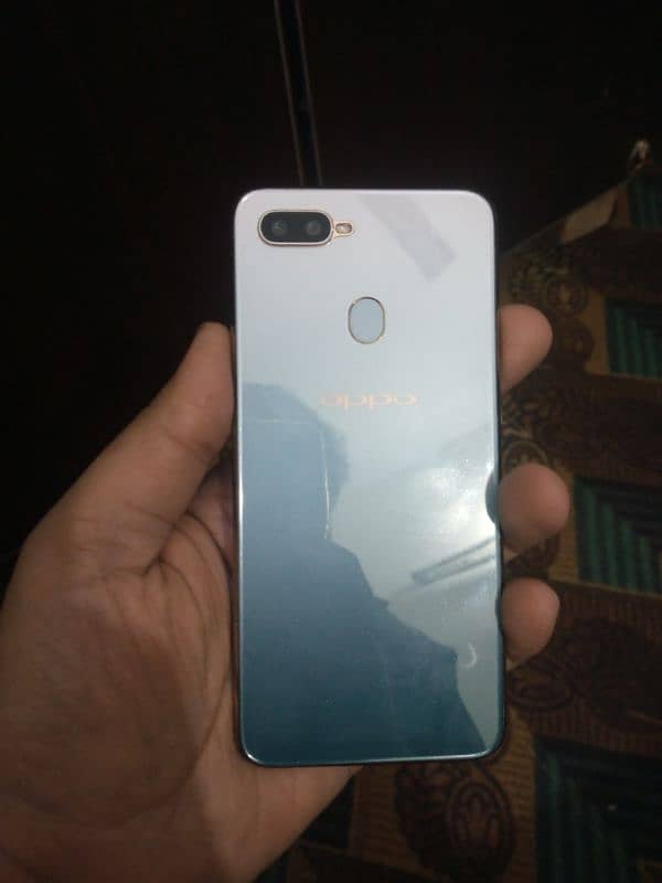 oppo f9 4/64 is in good condition 1