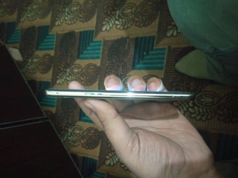 oppo f9 4/64 is in good condition 4