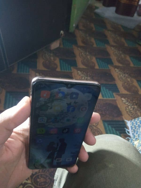 oppo f9 4/64 is in good condition 7