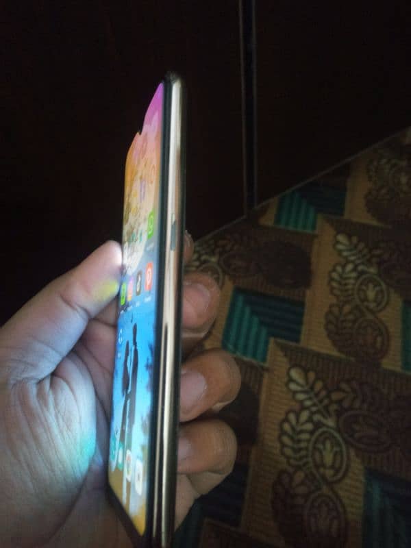 oppo f9 4/64 is in good condition 8