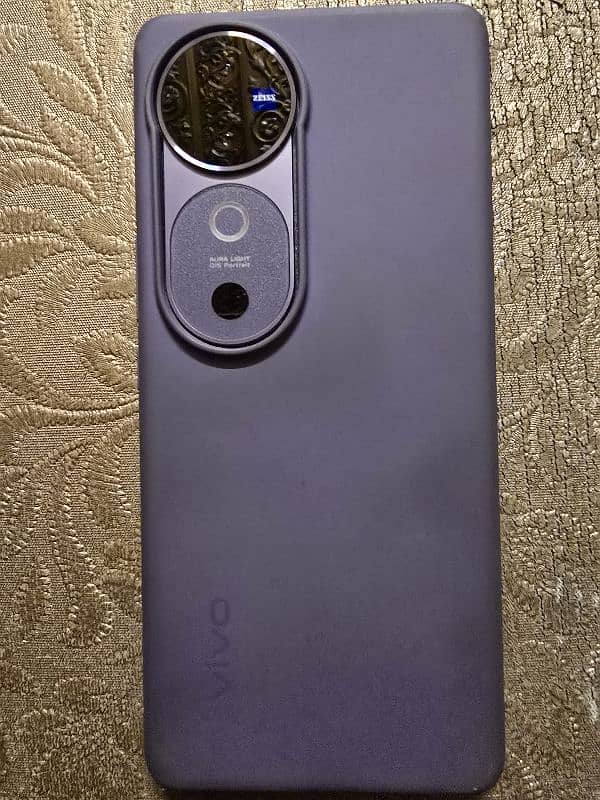 Vivo V40.12gb  256gb. purple colour. 1