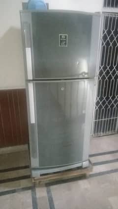 fridge  bilkul theek hn . . . .