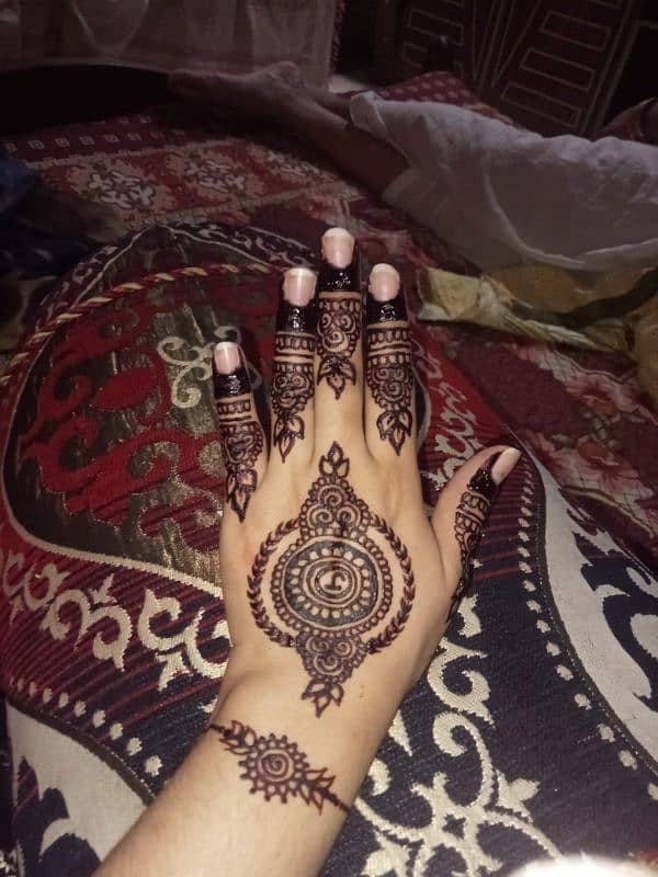 mehndi artist/mehndi designer 3