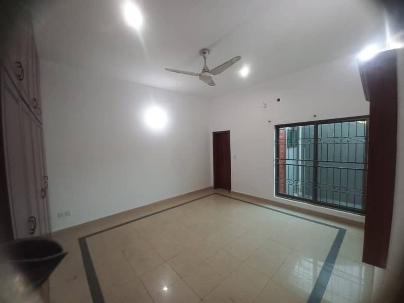 1 kanal house available for sale in Velencia housing society Lahore 3