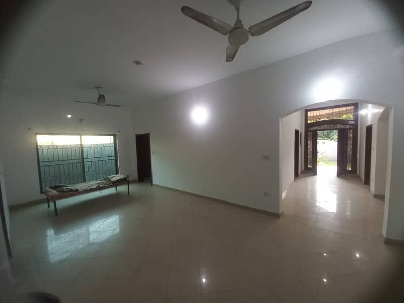 1 kanal house available for sale in Velencia housing society Lahore 4