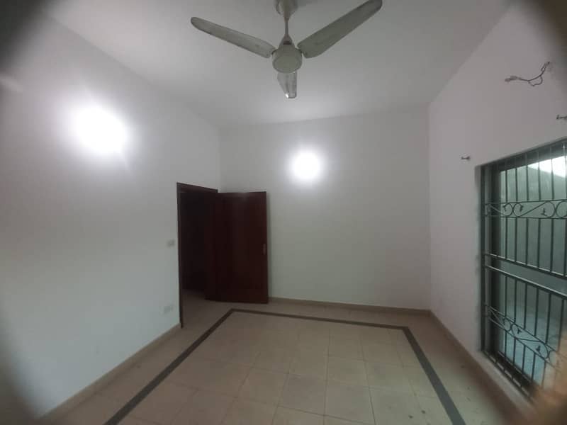 1 kanal house available for sale in Velencia housing society Lahore 5