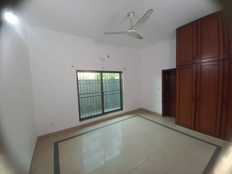 1 kanal house available for sale in Velencia housing society Lahore 8